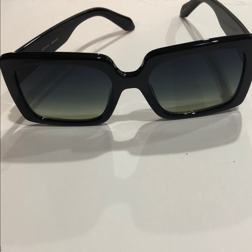 Quay Total Vibe Black frame ombre fade lens oversized square sunglasses new
